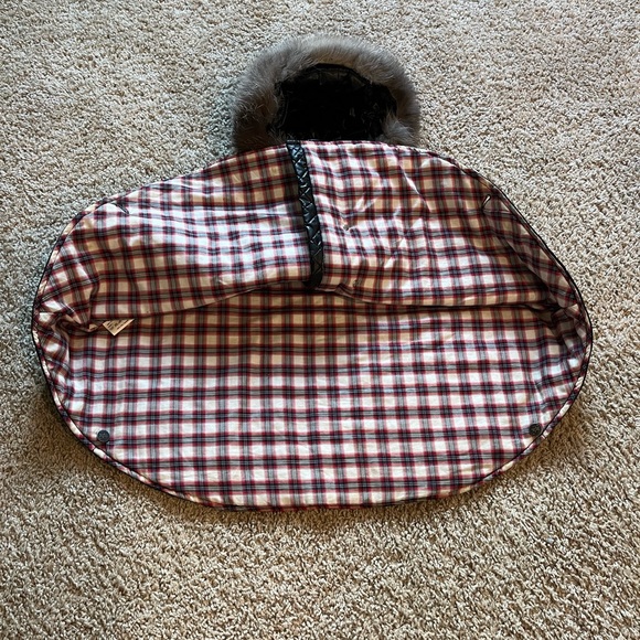 Baby Unisex Billionaire Puffer Shawl - Picture 6 of 11